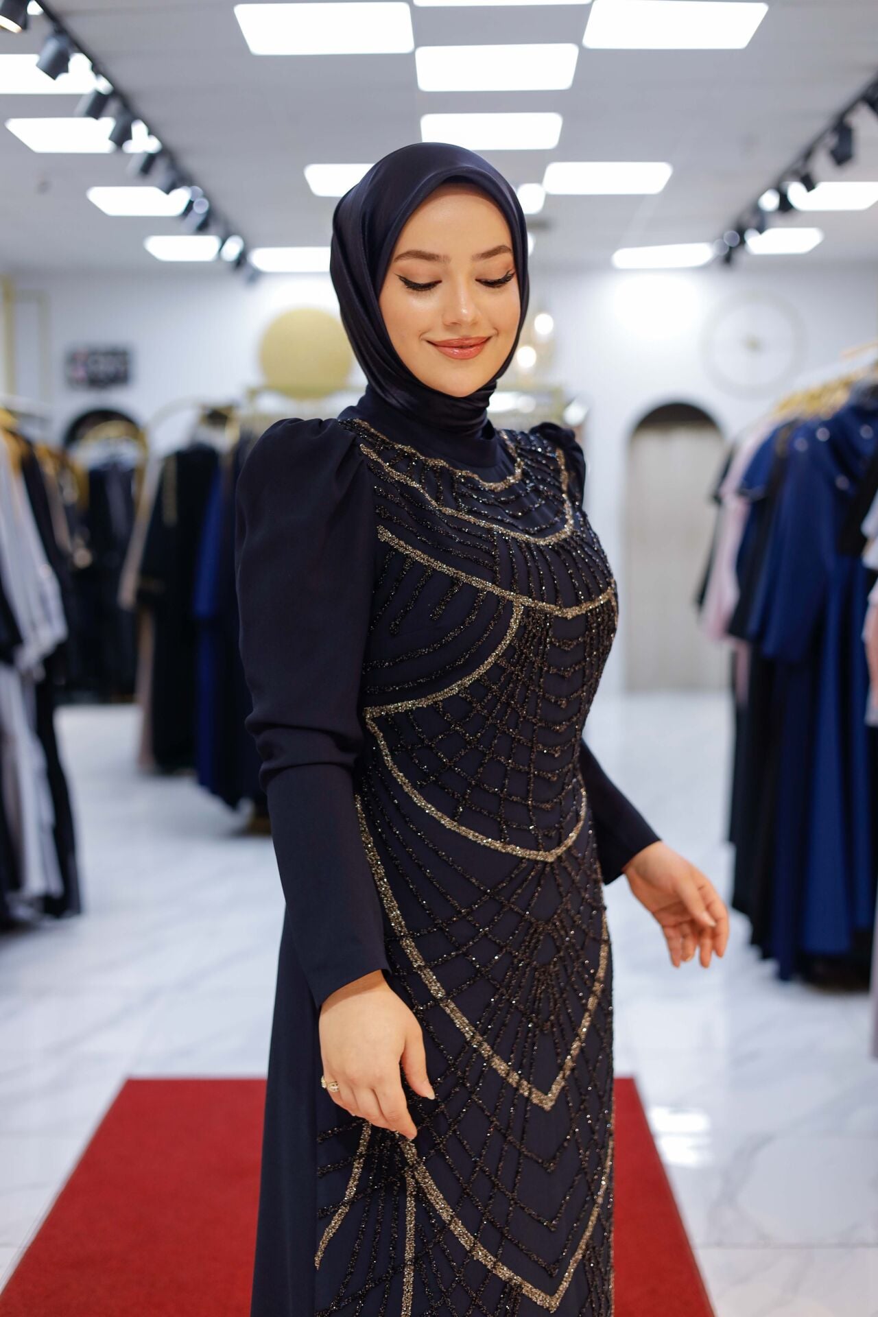 فستان سهرة هُميرا بتطريز الأحجار
